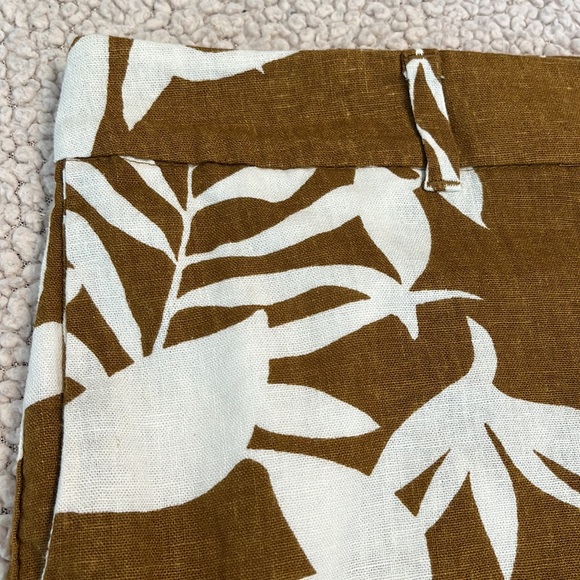 Linen Floral Leaf Shorts - Picture 2 of 5